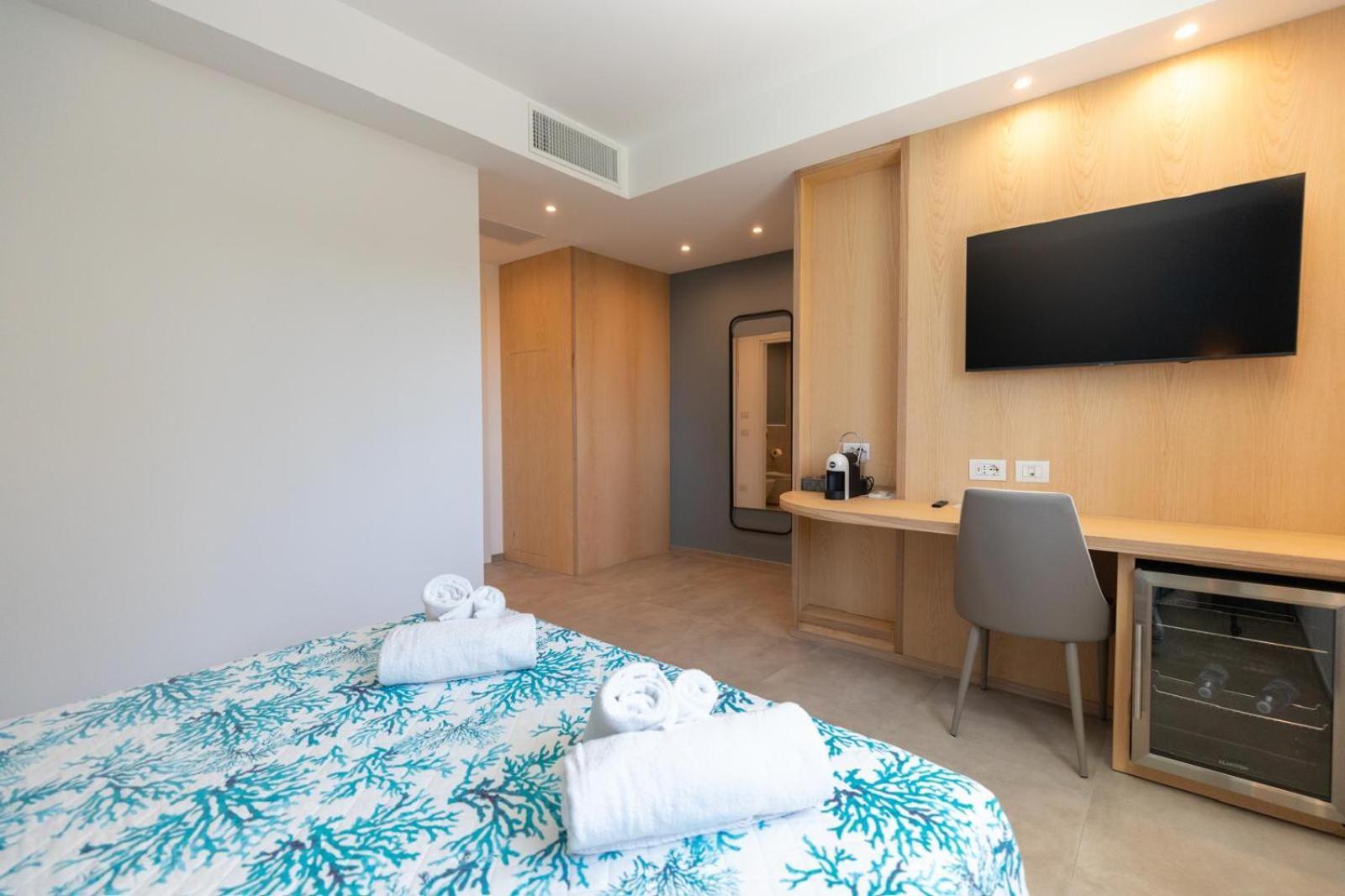 Antares Rooms And Suites オルビア エクステリア 写真